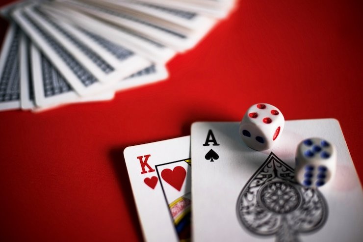 Tangkapan layar aplikasi mobile indopools menampilkan menu utama dengan taruhan olahraga, permainan live-dealer, dan slot